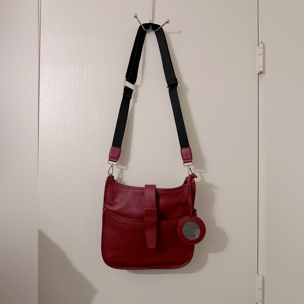Clever Carriage Company Leather Crossbody Read below